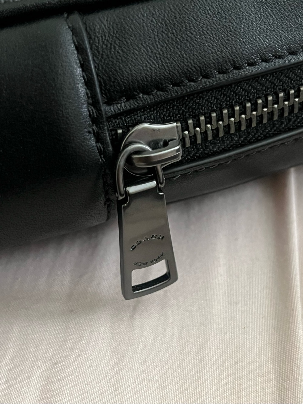 Coach Men’s Signature Print Sling Crossbody - Picture 4 of 7